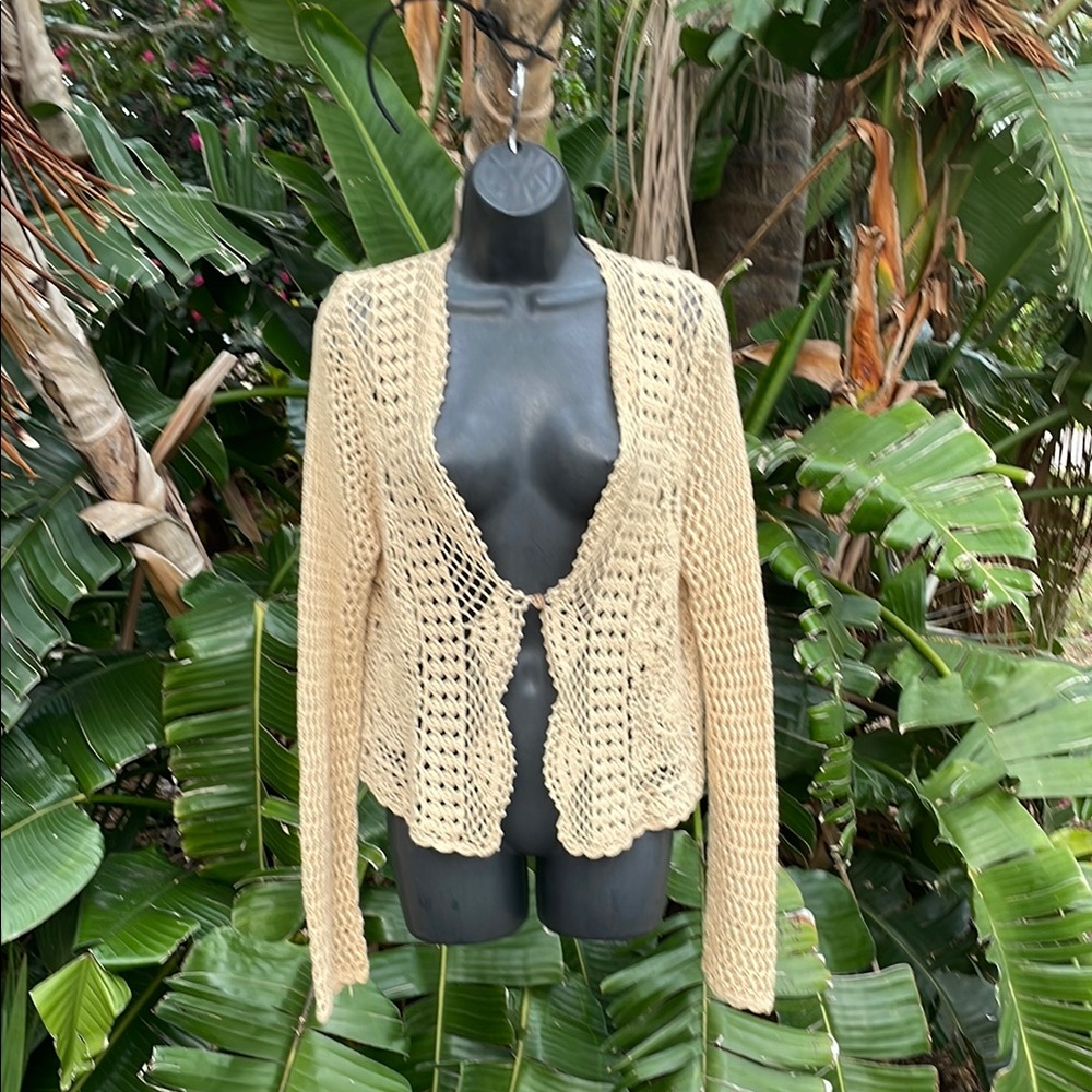 Crochet sunburst in floral pattern, jacket or top